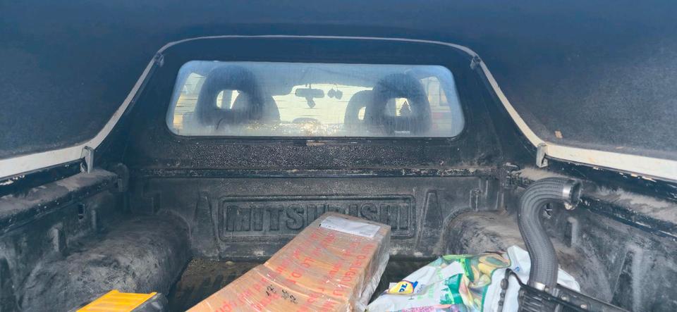 Mitsubishi L200 K60 пробіг: 319790 рік: April 2000 Diesel потужність:106 PS коробка: Manuell ціна: 5000 Blau - Фото 1