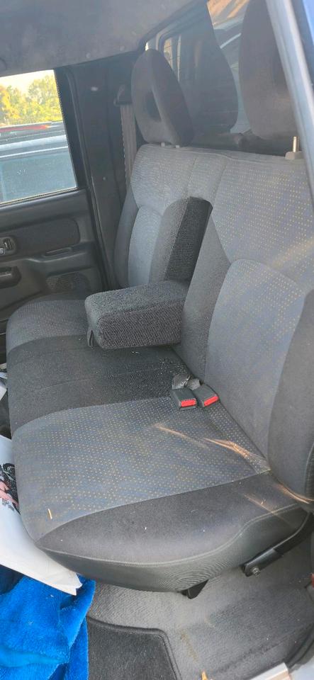 Mitsubishi L200 K60 пробіг: 319790 рік: April 2000 Diesel потужність:106 PS коробка: Manuell ціна: 5000 Blau - Фото 10