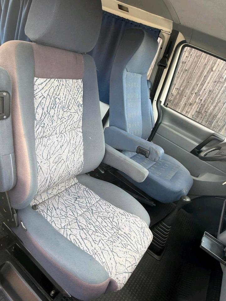 Volkswagen T4 Multivan Camper 1.9 Diesel пробіг: 276698 рік: März 1995 потужність:100 PS ціна: 2299 - Фото 12