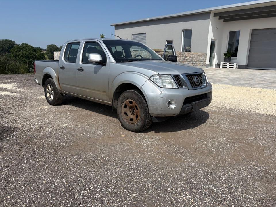 Nissan Navara Pickup Double Cab LE V6 4x4 LB пробіг: 400000 рік: August 2016 Diesel потужність:190 PS ціна: 3900 Silber Silber - Фото 0