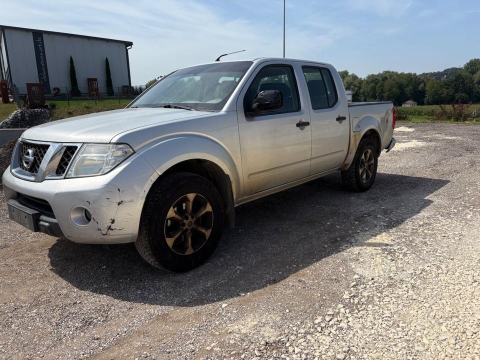 Nissan Navara Pickup Double Cab LE V6 4x4 LB пробіг: 400000 рік: August 2016 Diesel потужність:190 PS ціна: 3900 Silber Silber - Фото 1