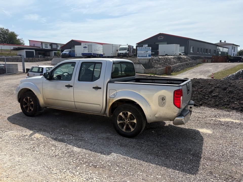 Nissan Navara Pickup Double Cab LE V6 4x4 LB пробіг: 400000 рік: August 2016 Diesel потужність:190 PS ціна: 3900 Silber Silber - Фото 2