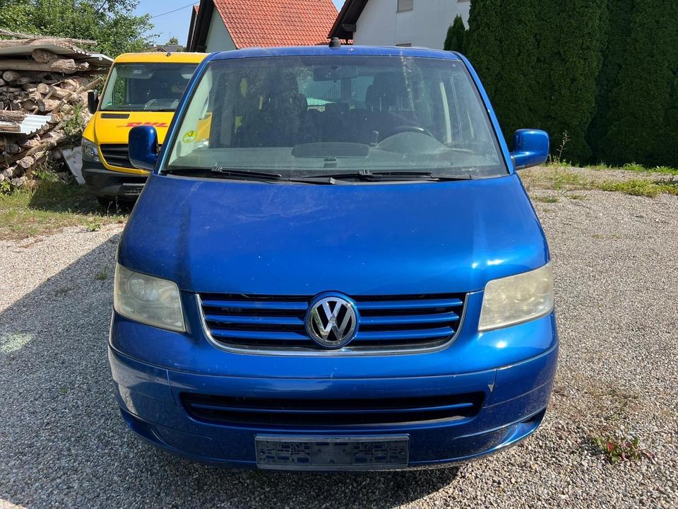 Volkswagen T5 Multivan 2.5 TDI Comfortline пробіг: 400000 рік: September 2005 Diesel потужність:131 PS коробка: Manuell ціна: 2990 - Фото 1
