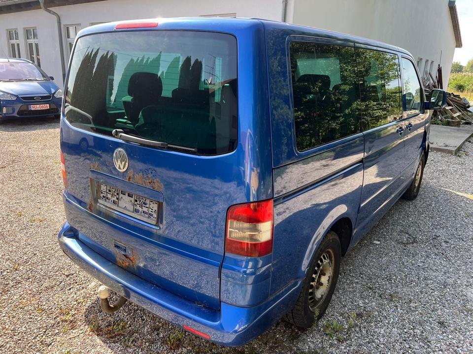 Volkswagen T5 Multivan 2.5 TDI Comfortline пробіг: 400000 рік: September 2005 Diesel потужність:131 PS коробка: Manuell ціна: 2990 - Фото 3