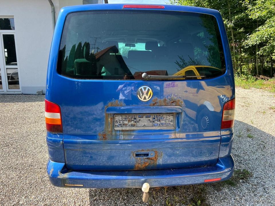 Volkswagen T5 Multivan 2.5 TDI Comfortline пробіг: 400000 рік: September 2005 Diesel потужність:131 PS коробка: Manuell ціна: 2990 - Фото 4