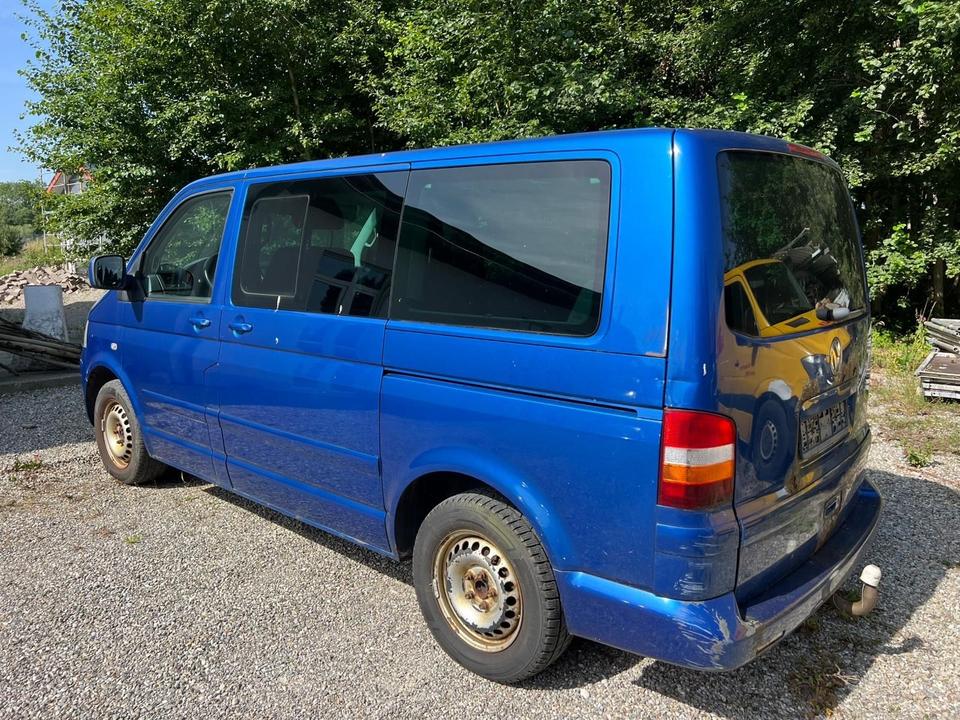 Volkswagen T5 Multivan 2.5 TDI Comfortline пробіг: 400000 рік: September 2005 Diesel потужність:131 PS коробка: Manuell ціна: 2990 - Фото 5