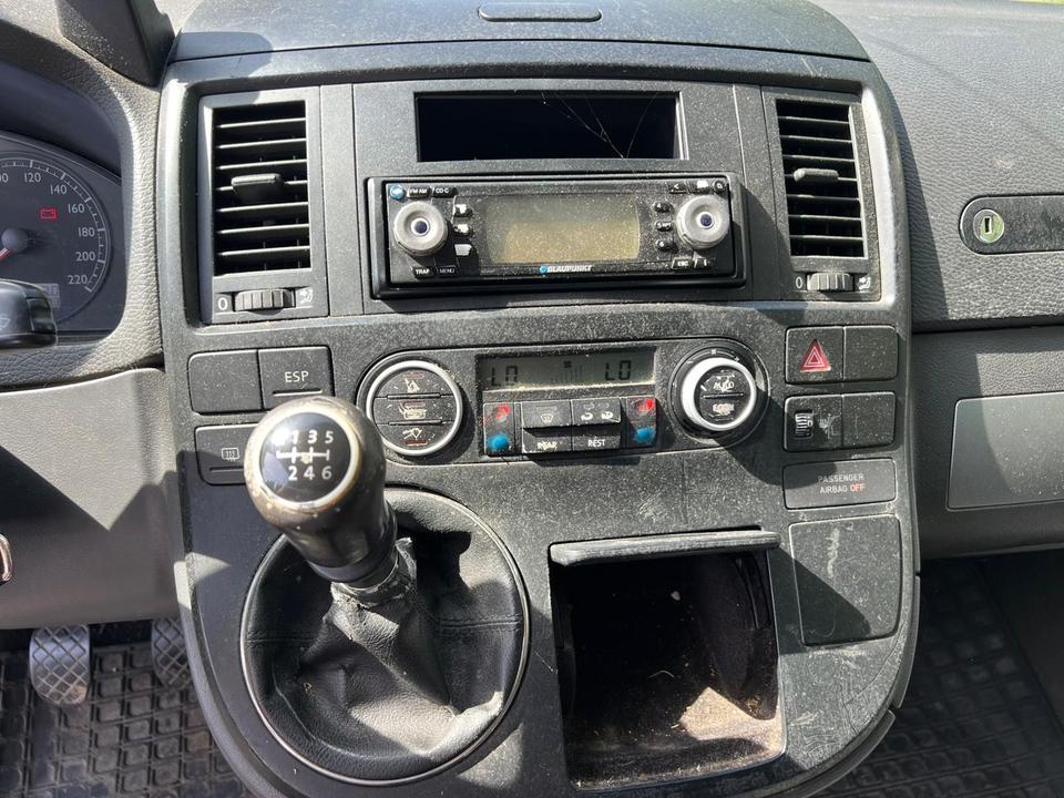 Volkswagen T5 Multivan 2.5 TDI Comfortline пробіг: 400000 рік: September 2005 Diesel потужність:131 PS коробка: Manuell ціна: 2990 - Фото 7