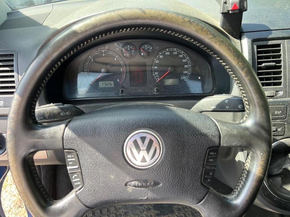 Volkswagen T5 Multivan 2.5 TDI Comfortline пробіг: 400000 рік: September 2005 Diesel потужність:131 PS коробка: Manuell ціна: 2990 - Фото 8