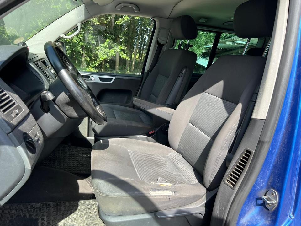 Volkswagen T5 Multivan 2.5 TDI Comfortline пробіг: 400000 рік: September 2005 Diesel потужність:131 PS коробка: Manuell ціна: 2990 - Фото 9