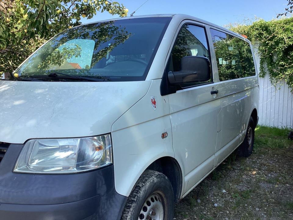 Volkswagen T5 Multivan пробіг: 280000 рік: Januar 2006 Diesel потужність:102 PS коробка: Manuell Weiß ціна: 3000 - Фото 0