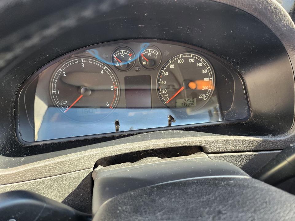 Volkswagen T5 Multivan 2,5 TDI пробіг: 336840 рік: November 2004 Diesel потужність:131 PS коробка: Manuell ціна: 3000 - Фото 12