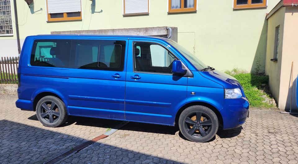 Volkswagen T5 Multivan 2,5 TDI пробіг: 336840 рік: November 2004 Diesel потужність:131 PS коробка: Manuell ціна: 3000 - Фото 3