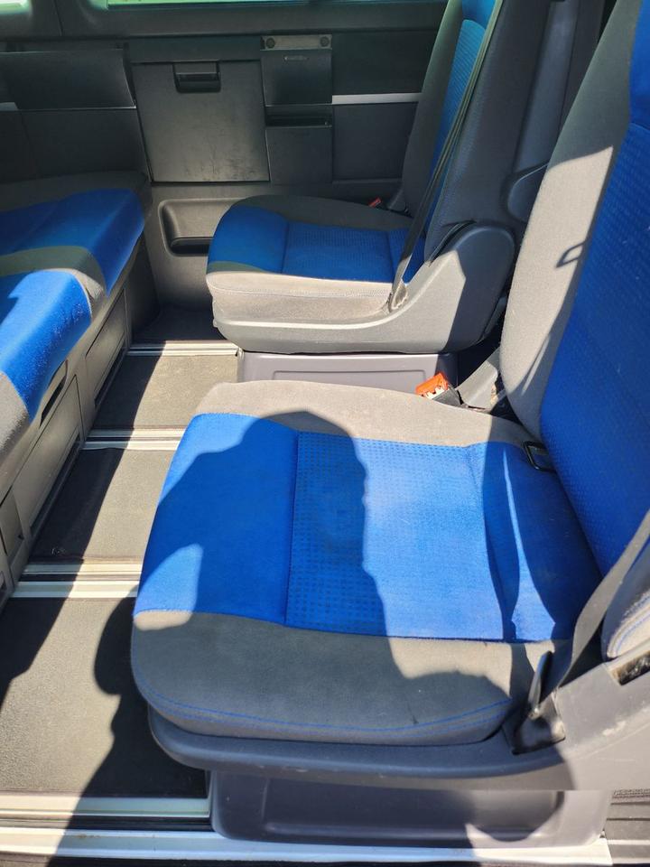 Volkswagen T5 Multivan 2,5 TDI пробіг: 336840 рік: November 2004 Diesel потужність:131 PS коробка: Manuell ціна: 3000 - Фото 7