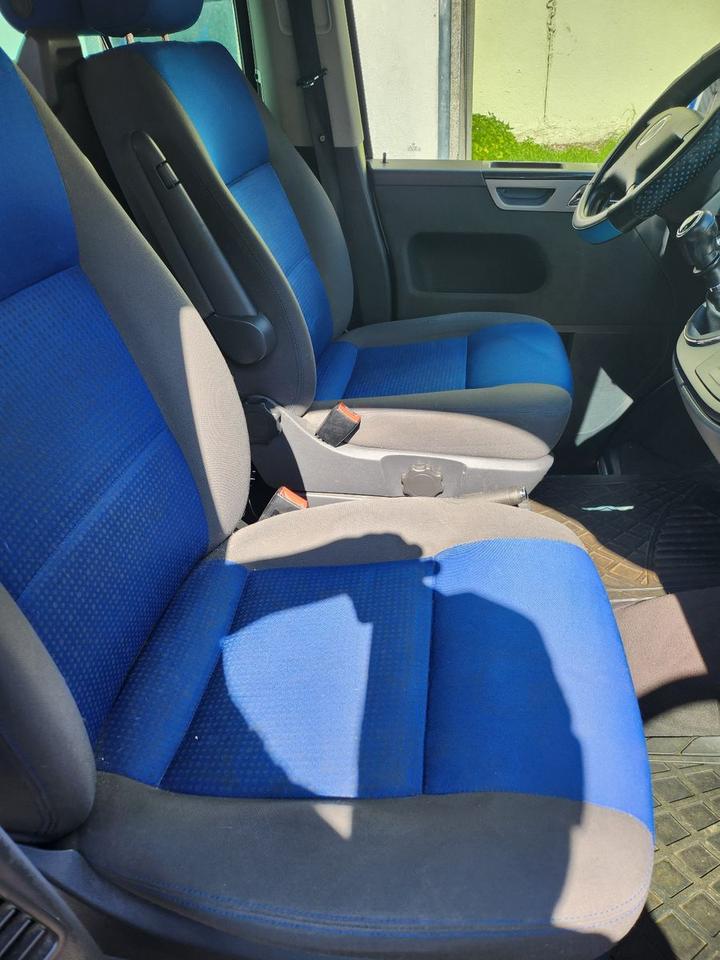 Volkswagen T5 Multivan 2,5 TDI пробіг: 336840 рік: November 2004 Diesel потужність:131 PS коробка: Manuell ціна: 3000 - Фото 9