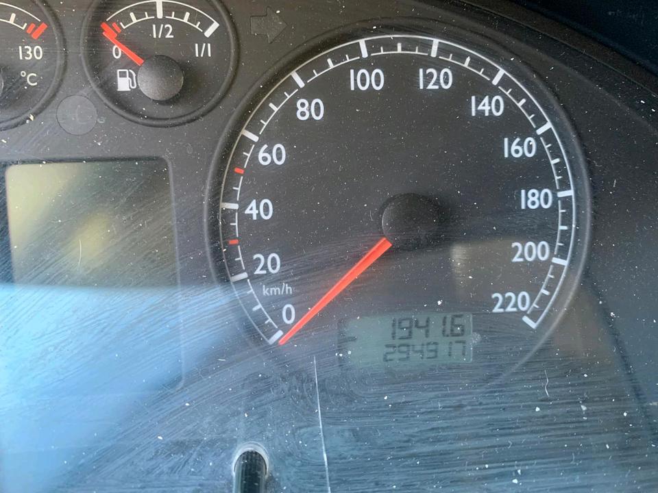  Дпомога з купівлі та пригону авто VW T5 Multivan пробіг: 294000 рік: September 2003 Diesel потужність:130 PS коробка: Manuell ціна: 3000 - Фото 4