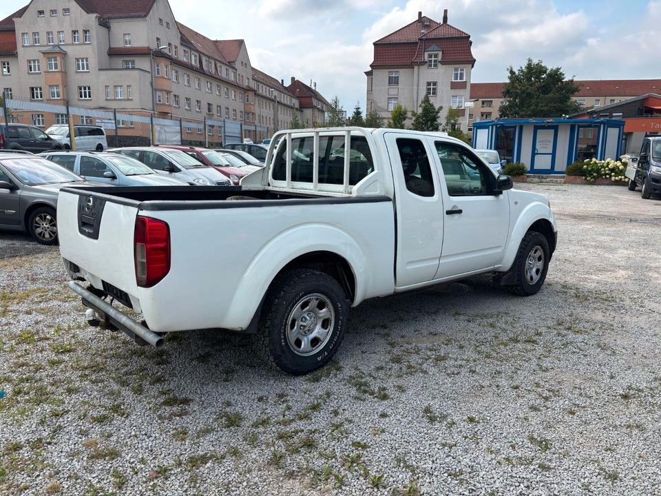 Nissan Navara Pickup King Cab XE 4X4 пробіг: 372981 рік: März 2007 Diesel потужність:171 PS коробка: Manuell ціна: 3900 Weiß - Фото 4