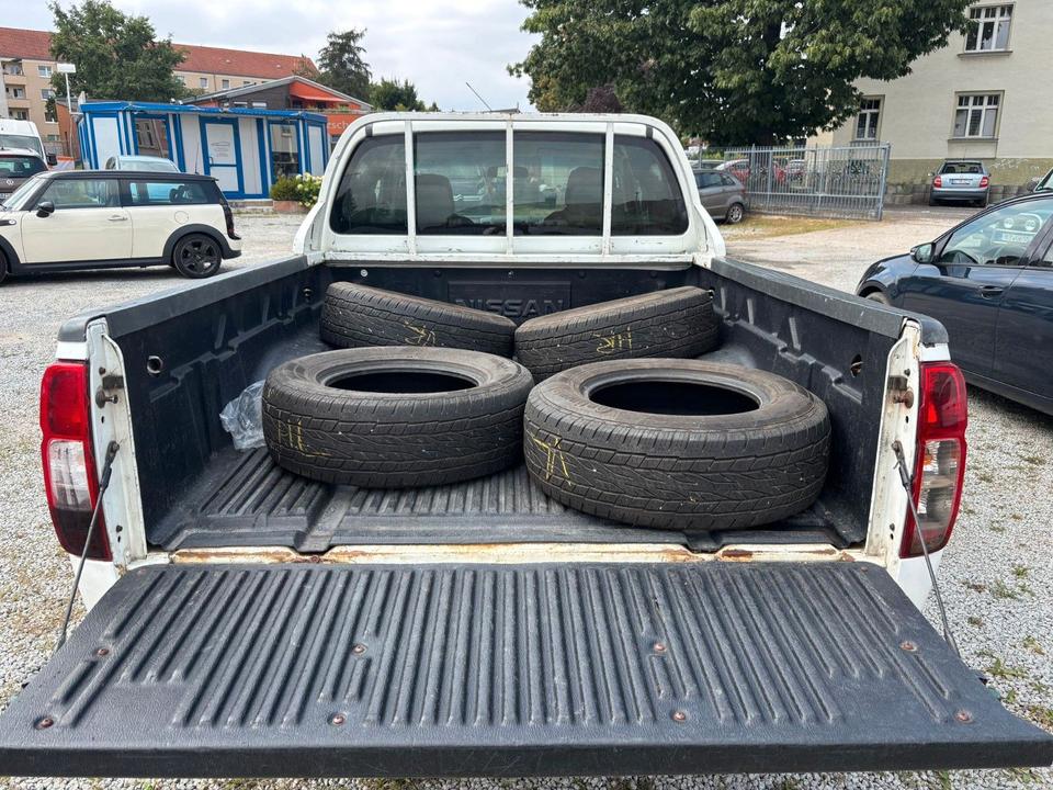 Nissan Navara Pickup King Cab XE 4X4 пробіг: 372981 рік: März 2007 Diesel потужність:171 PS коробка: Manuell ціна: 3900 Weiß - Фото 6