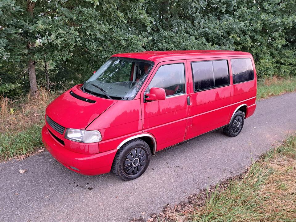 Vw T4 Multivan rot 2.5 TDI Abs Klima 7 Sitzer пробіг: 338000 рік: Januar 1997 Diesel потужність:102 PS ціна: 2500 - Фото 0
