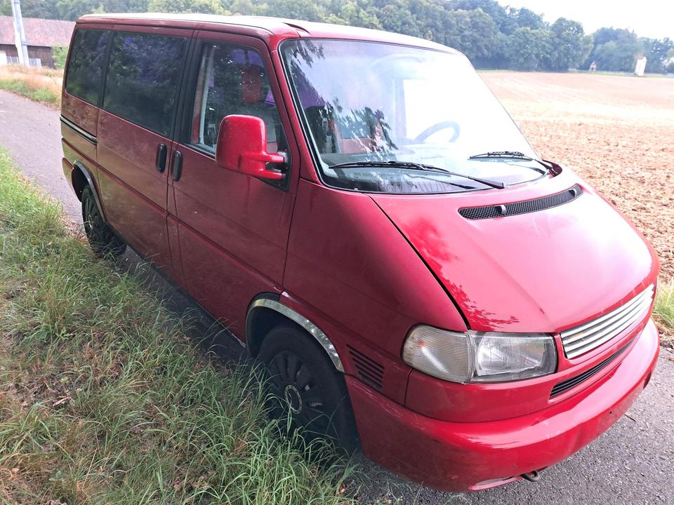 Vw T4 Multivan rot 2.5 TDI Abs Klima 7 Sitzer пробіг: 338000 рік: Januar 1997 Diesel потужність:102 PS ціна: 2500 - Фото 2