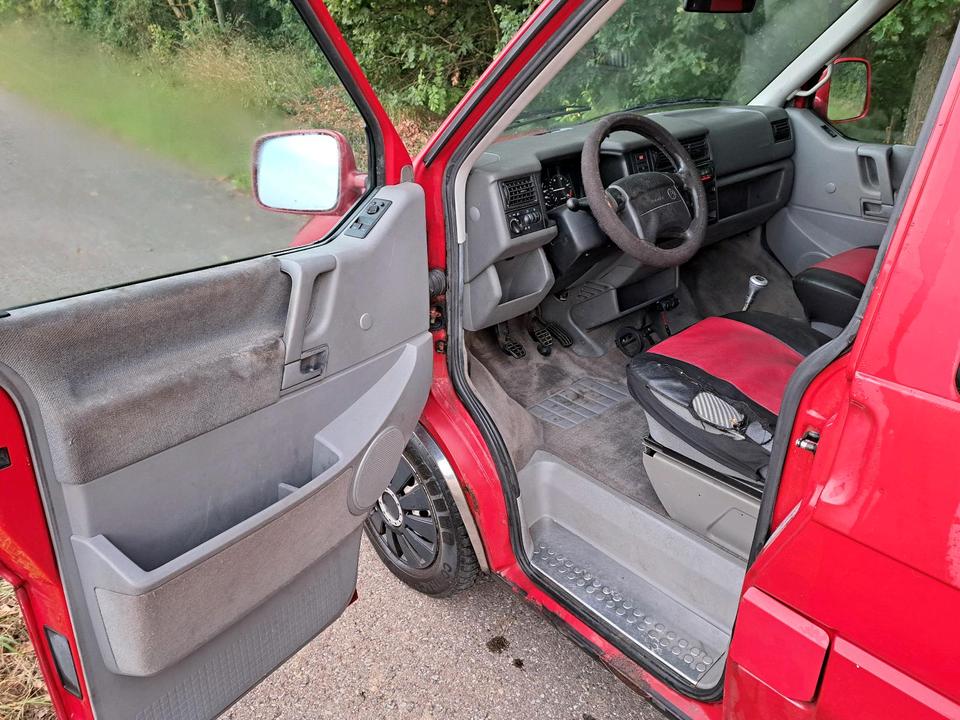 Vw T4 Multivan rot 2.5 TDI Abs Klima 7 Sitzer пробіг: 338000 рік: Januar 1997 Diesel потужність:102 PS ціна: 2500 - Фото 6