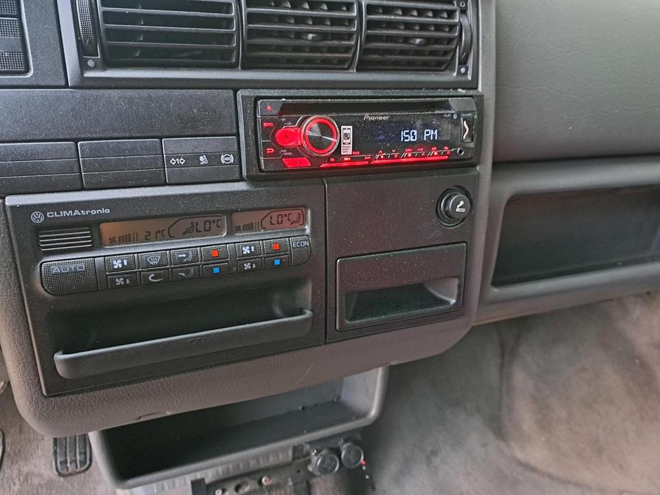 Vw T4 Multivan rot 2.5 TDI Abs Klima 7 Sitzer пробіг: 338000 рік: Januar 1997 Diesel потужність:102 PS ціна: 2500 - Фото 7