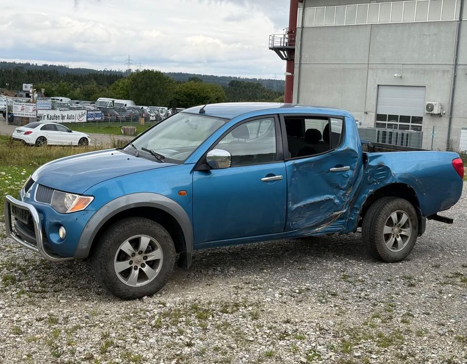 Mitsubishi L200 Pick-Up Double Cab 2.5 D-ID 4WD пробіг: 218000 рік: Dezember 2007 Diesel потужність:136 PS коробка: Manuell ціна: 4600 - Фото 0