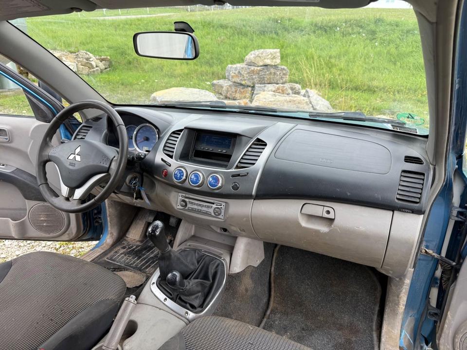 Mitsubishi L200 Pick-Up Double Cab 2.5 D-ID 4WD пробіг: 218000 рік: Dezember 2007 Diesel потужність:136 PS коробка: Manuell ціна: 4600 - Фото 10