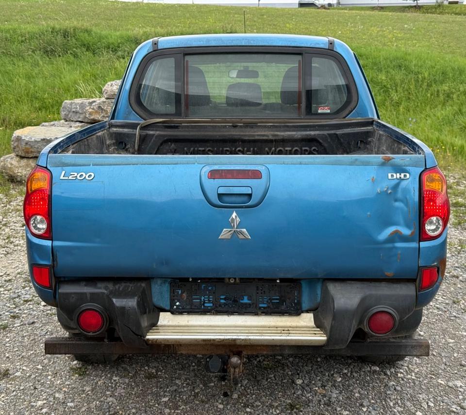 Mitsubishi L200 Pick-Up Double Cab 2.5 D-ID 4WD пробіг: 218000 рік: Dezember 2007 Diesel потужність:136 PS коробка: Manuell ціна: 4600 - Фото 2