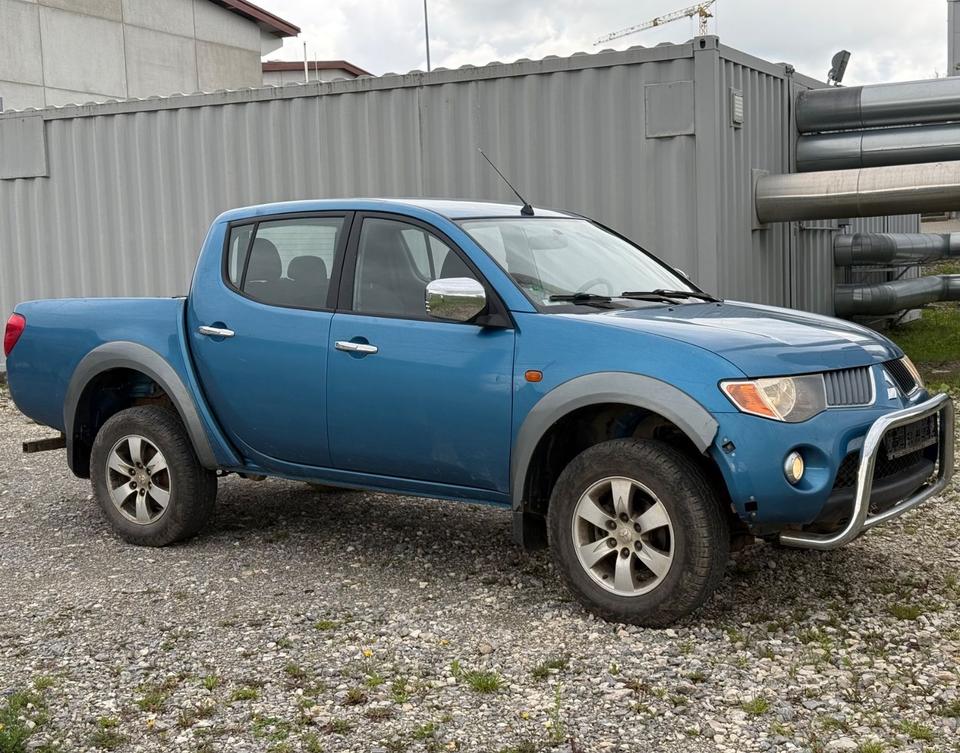 Mitsubishi L200 Pick-Up Double Cab 2.5 D-ID 4WD пробіг: 218000 рік: Dezember 2007 Diesel потужність:136 PS коробка: Manuell ціна: 4600 - Фото 4