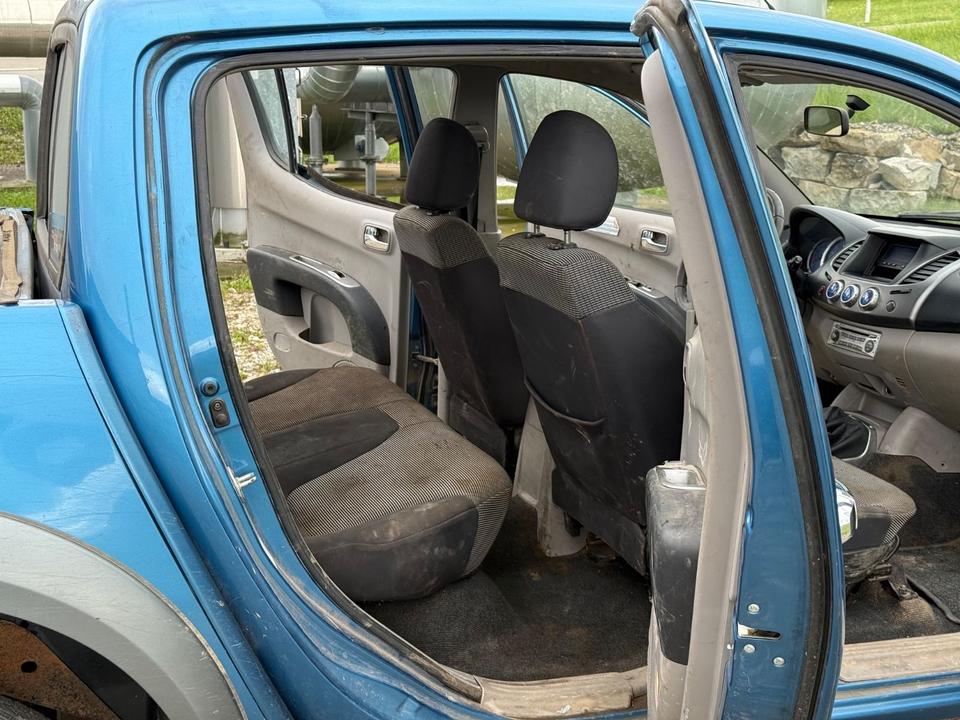 Mitsubishi L200 Pick-Up Double Cab 2.5 D-ID 4WD пробіг: 218000 рік: Dezember 2007 Diesel потужність:136 PS коробка: Manuell ціна: 4600 - Фото 8