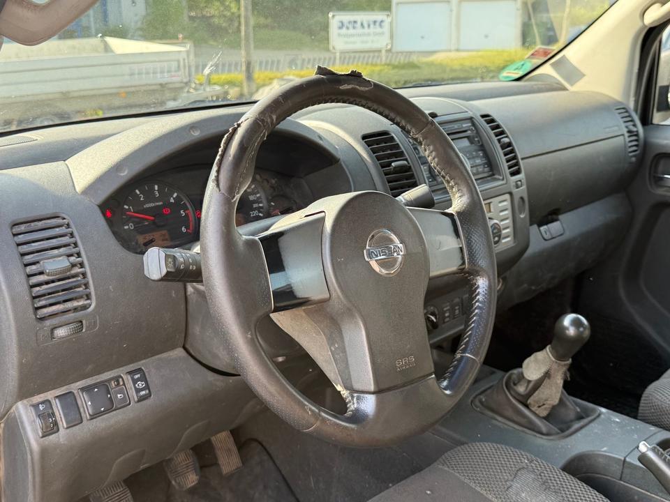 Nissan Navara Pickup King Cab SE 4X4 пробіг: 182000 рік: Juni 2007 Diesel потужність:171 PS коробка: Manuell ціна: 3900 - Фото 7