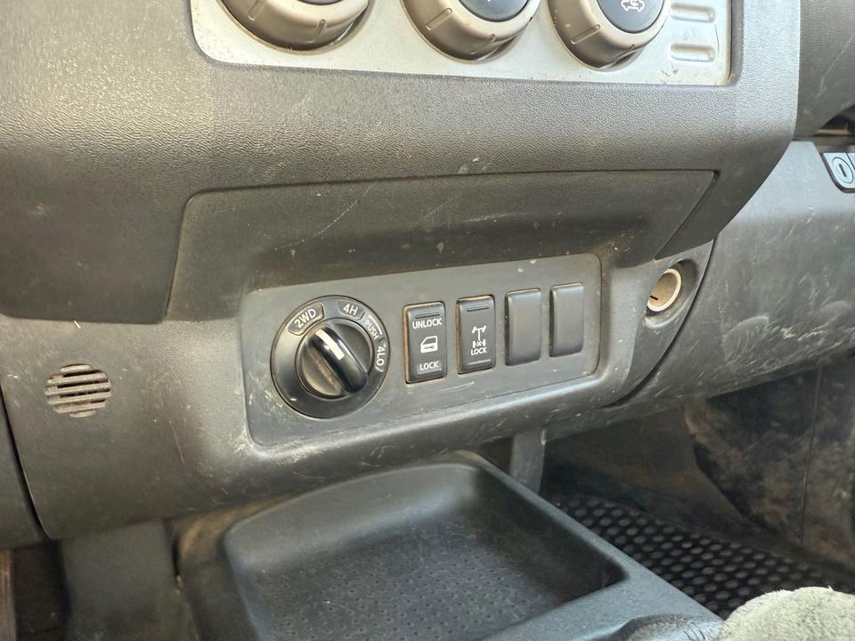 Nissan Navara Pickup King Cab SE 4X4 пробіг: 182000 рік: Juni 2007 Diesel потужність:171 PS коробка: Manuell ціна: 3900 - Фото 9