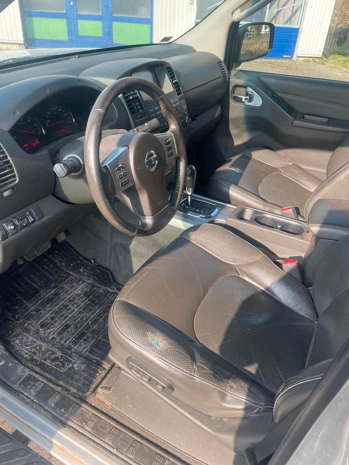 Nissan Navara LE 3.0 V6 dCi Autm. 4X4 Double Cab пробіг: 188000 рік: Juli 2014 Diesel потужність:231 PS коробка: Automatik ціна: 4999 - Фото 12