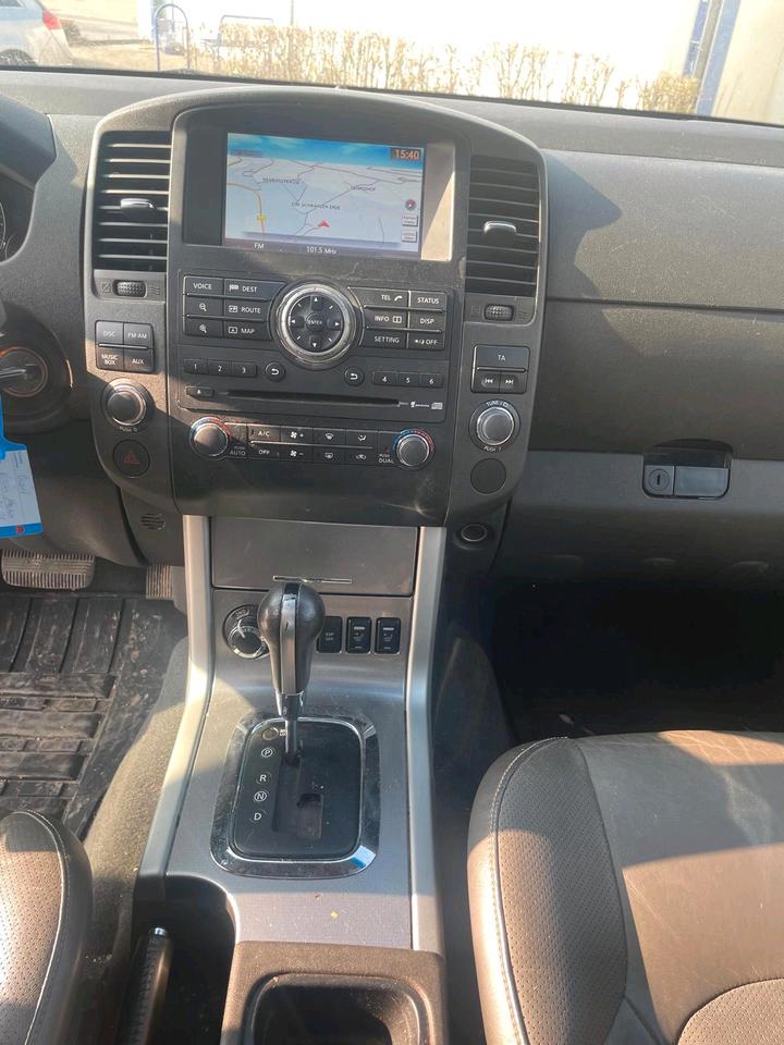 Nissan Navara LE 3.0 V6 dCi Autm. 4X4 Double Cab пробіг: 188000 рік: Juli 2014 Diesel потужність:231 PS коробка: Automatik ціна: 4999 - Фото 13