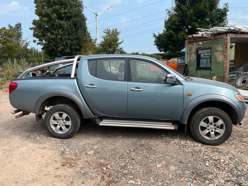 Mitsubishi L200 4X4 пробіг: 248000 рік: Oktober 2007 Diesel потужність:167 PS коробка: Manuell ціна: 4500 - Фото 2