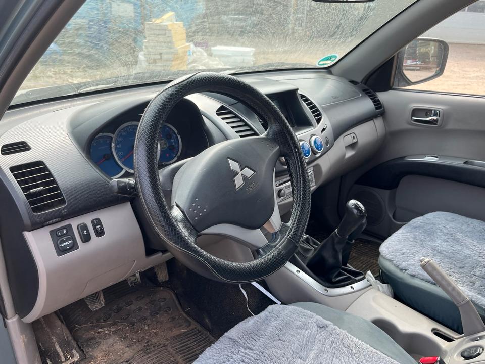 Mitsubishi L200 4X4 пробіг: 248000 рік: Oktober 2007 Diesel потужність:167 PS коробка: Manuell ціна: 4500 - Фото 6