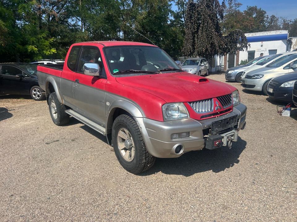  Дпомога з купівлі та пригону надійного авто Mitsubishi L200 TD Intense Club Cab 2500  пробіг: 270000 рік: März 2005 Diesel потужність:116 PS коробка: Manuell ціна: 3000 - Фото 2