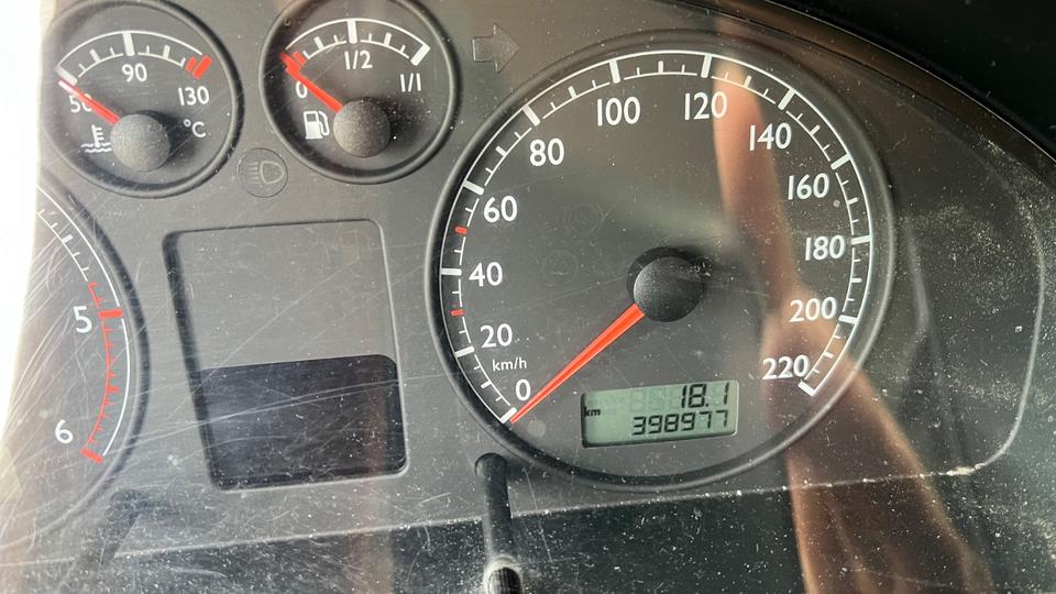 T5 Multivan 2003 Turboschaden пробіг: 398000 рік: November 2003 потужність:131 PS потужність:131 PS коробка: Manuell  - Фото 1