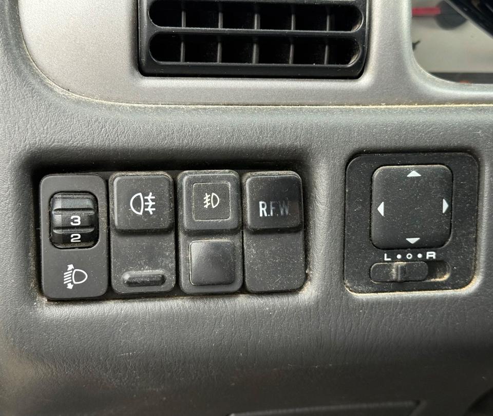 Ford Ranger XLT Pick-Up Double Cab 2.5D 4x4 пробіг: 268000 рік: Dezember 2005 Diesel потужність:109 PS коробка: Manuell ціна: 2600 - Фото 16