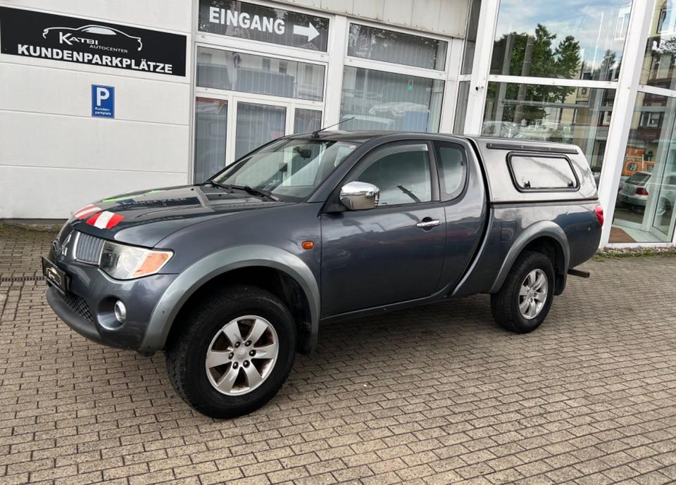 Mitsubishi L200 2,5 DI-D Intense Cab 4WD Hardtop пробіг: 252252 рік: September 2007 Diesel потужність:136 PS коробка: Manuell ціна: 4950 Grau - Фото 1