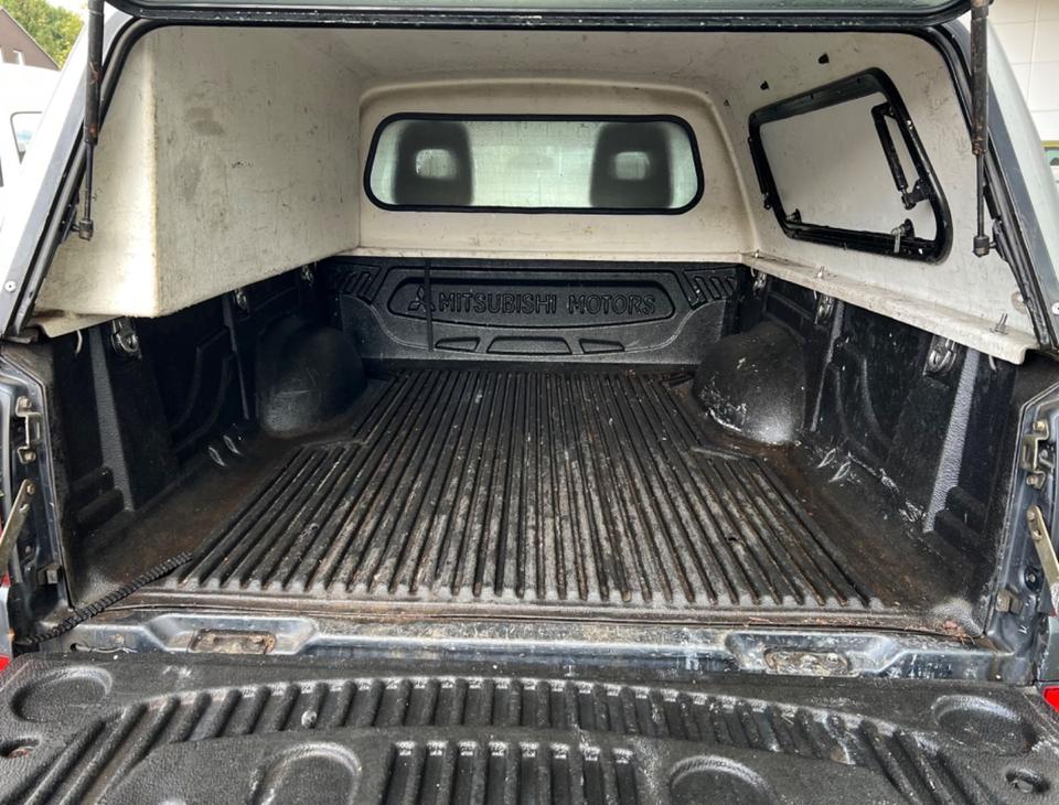 Mitsubishi L200 2,5 DI-D Intense Cab 4WD Hardtop пробіг: 252252 рік: September 2007 Diesel потужність:136 PS коробка: Manuell ціна: 4950 Grau - Фото 14