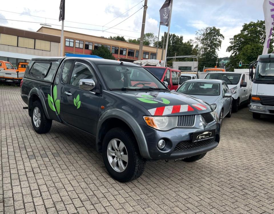 Mitsubishi L200 2,5 DI-D Intense Cab 4WD Hardtop пробіг: 252252 рік: September 2007 Diesel потужність:136 PS коробка: Manuell ціна: 4950 Grau - Фото 2