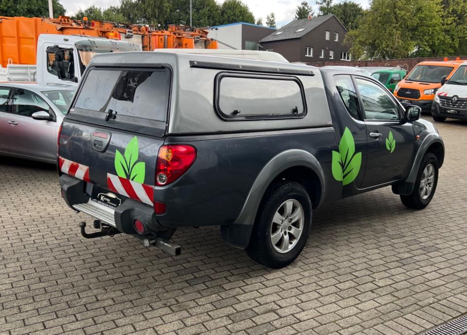 Mitsubishi L200 2,5 DI-D Intense Cab 4WD Hardtop пробіг: 252252 рік: September 2007 Diesel потужність:136 PS коробка: Manuell ціна: 4950 Grau - Фото 4