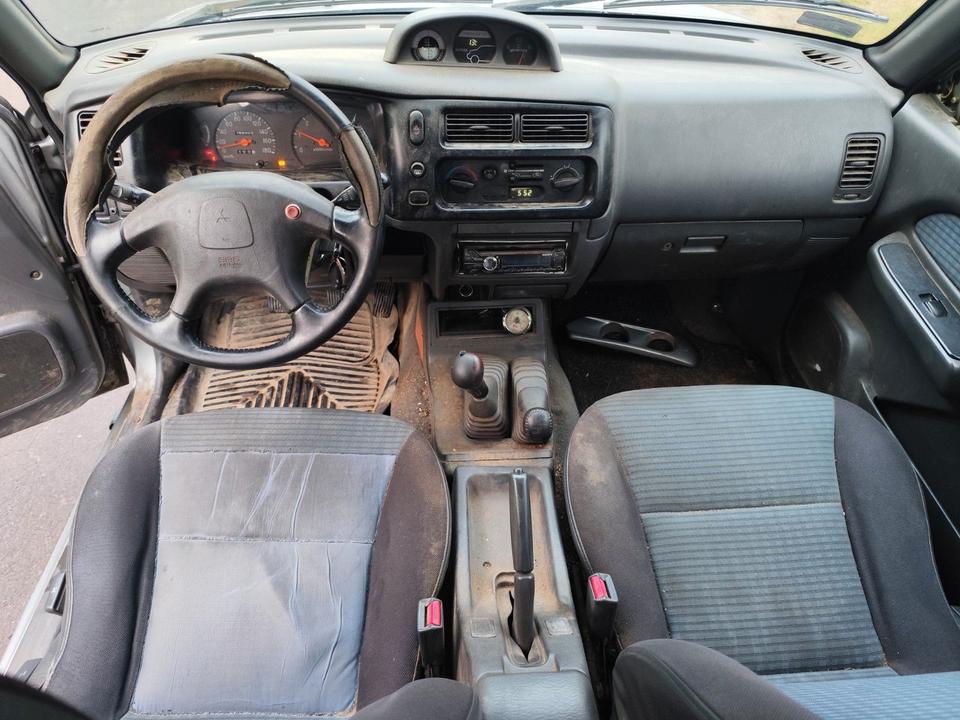 Mitsubishi L200 Double Cab 2.5 4x4 пробіг: 382000 рік: August 1999 Diesel потужність:99 PS коробка: Manuell ціна: 3999 - Фото 8