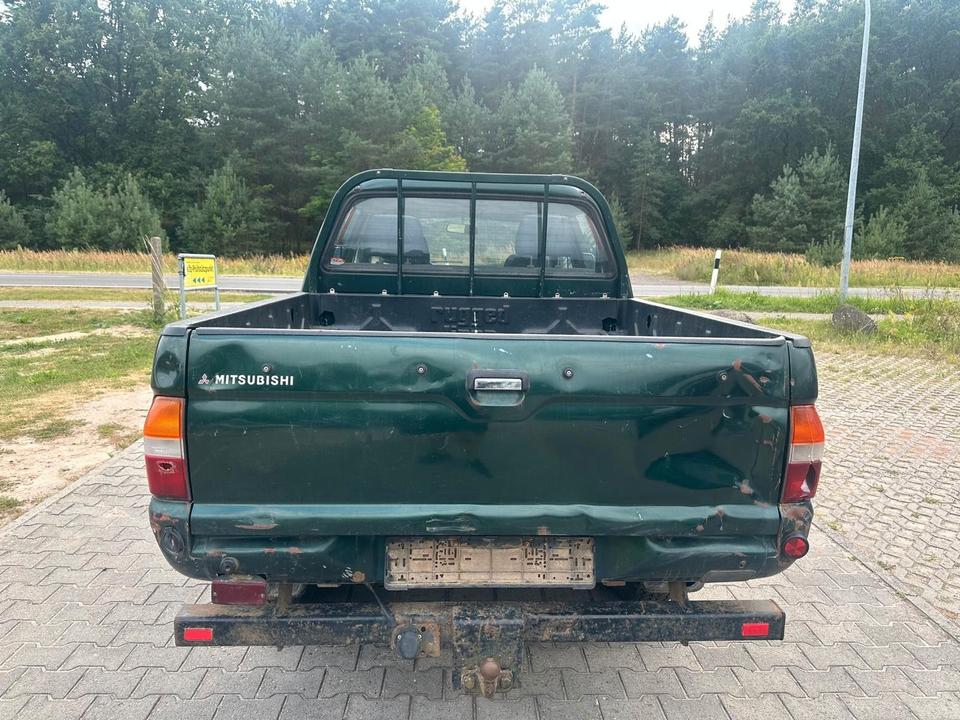 Mitsubishi L200 2.5TD  4X4 пробіг: 162400 рік: Februar 1999 Diesel потужність:99 PS коробка: Manuell ціна: 4790 - Фото 4