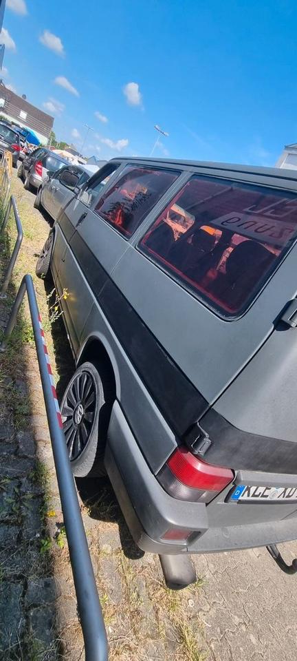 Volkswagen T4 Multivan пробіг: 310000 рік: Oktober 1990 Diesel потужність:102 PS коробка: Manuell ціна: 2500 - Фото 0