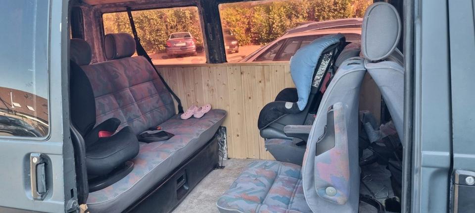 Volkswagen T4 Multivan пробіг: 310000 рік: Oktober 1990 Diesel потужність:102 PS коробка: Manuell ціна: 2500 - Фото 4