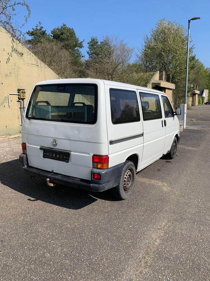 Volkswagen T4 Multivan пробіг: 380000 рік: März 2001 Diesel потужність:68 PS коробка: Manuell ціна: 1150 - Фото 1