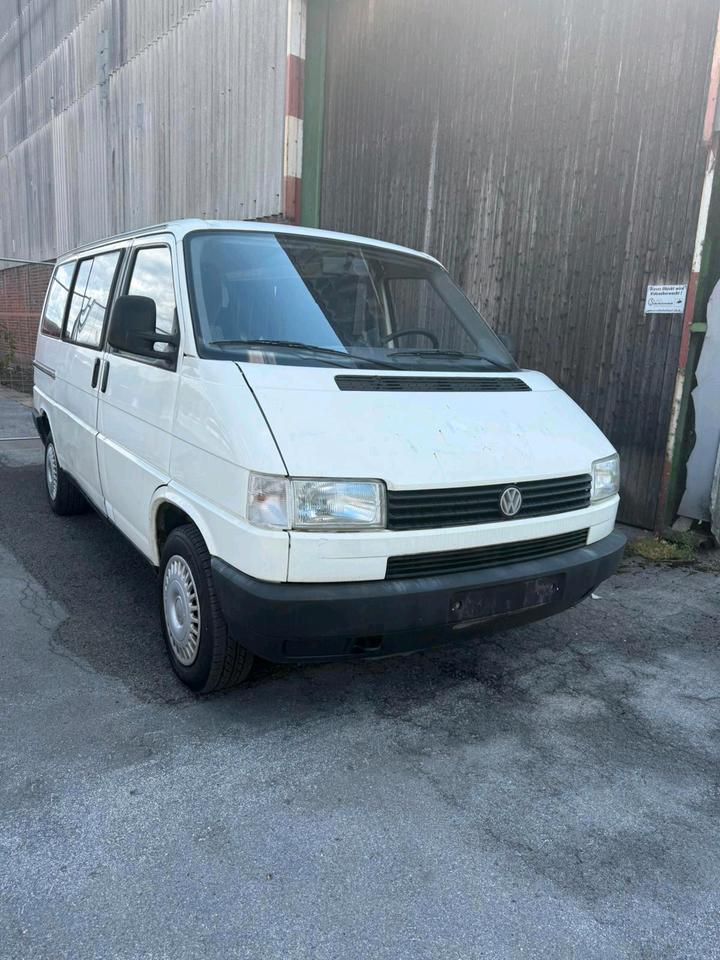 Volkswagen T4 Multivan Camper 1.9 Diesel пробіг: 276698 рік: März 1995 Diesel потужність:80 PS ціна: 2199 - Фото 1