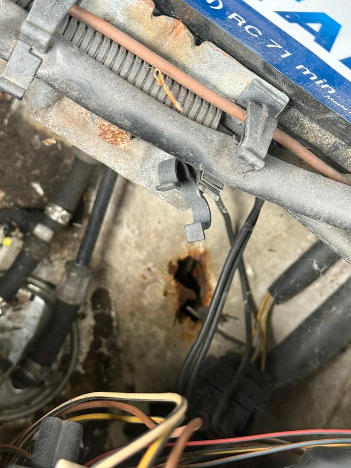 Volkswagen T4 Multivan Camper 1.9 Diesel пробіг: 276698 рік: März 1995 Diesel потужність:80 PS ціна: 2199 - Фото 8